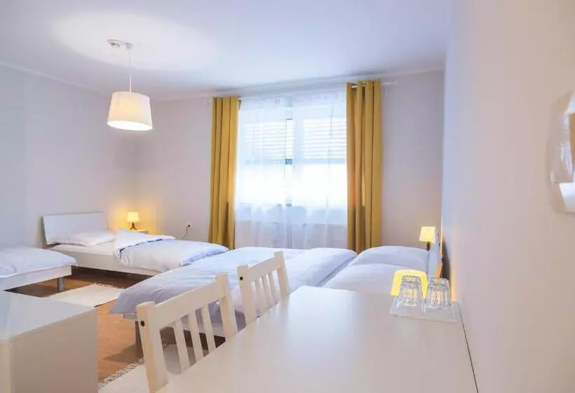 تختخواب و صبحانه Hop House Garni