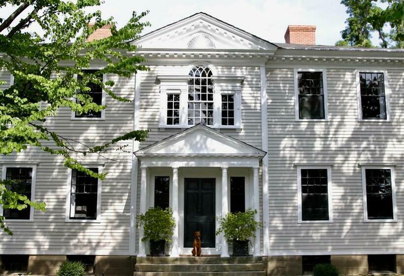 Общежитие The Inn At Kenmore Hall