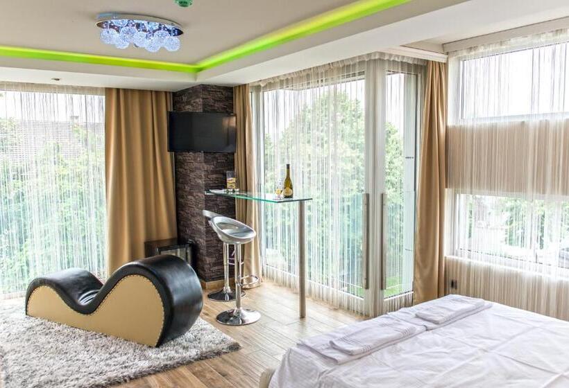 تختخواب و صبحانه Zam Residence