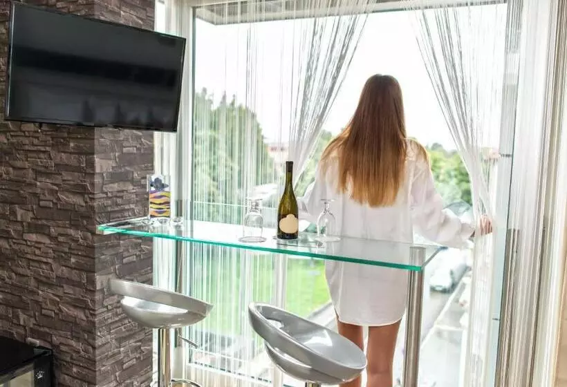 تختخواب و صبحانه Zam Residence