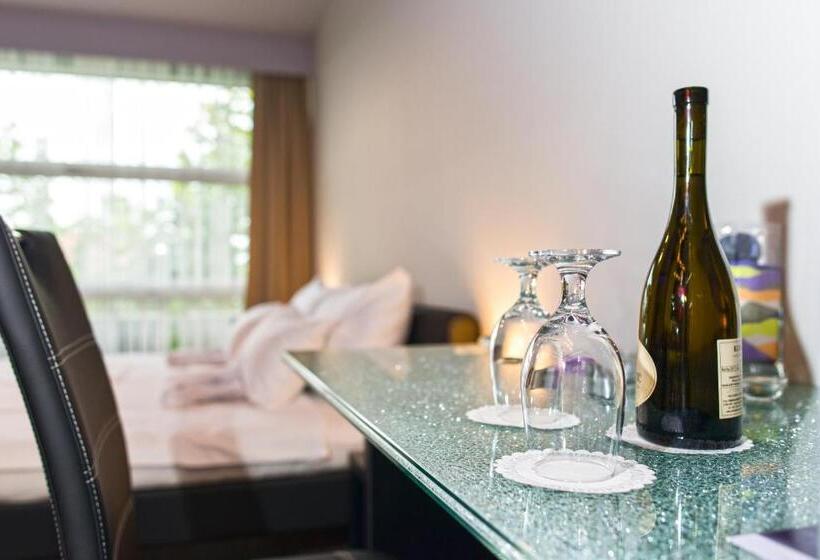 تختخواب و صبحانه Zam Residence