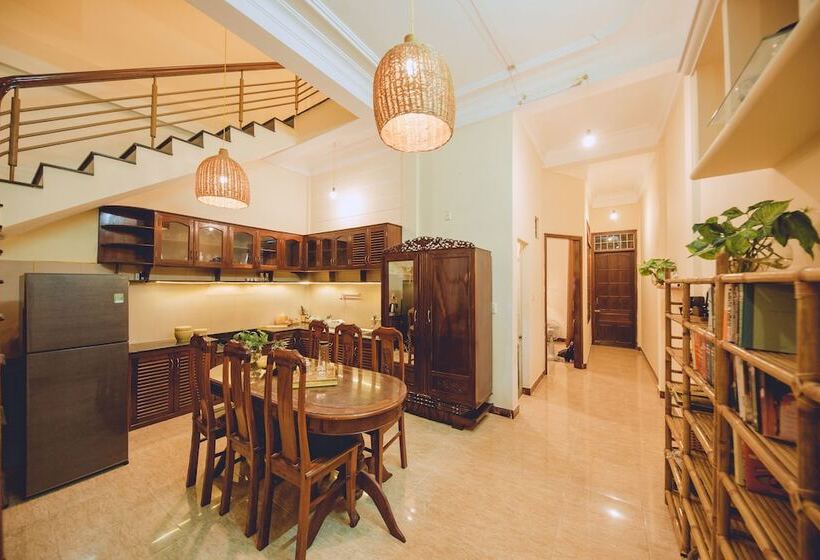 تختخواب و صبحانه Purple Hue Bnb