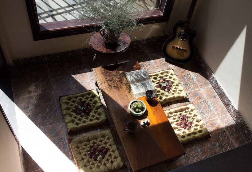 تختخواب و صبحانه Purple Hue Bnb