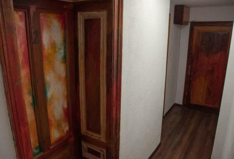 فندق صغير Emigrant Apartment 2