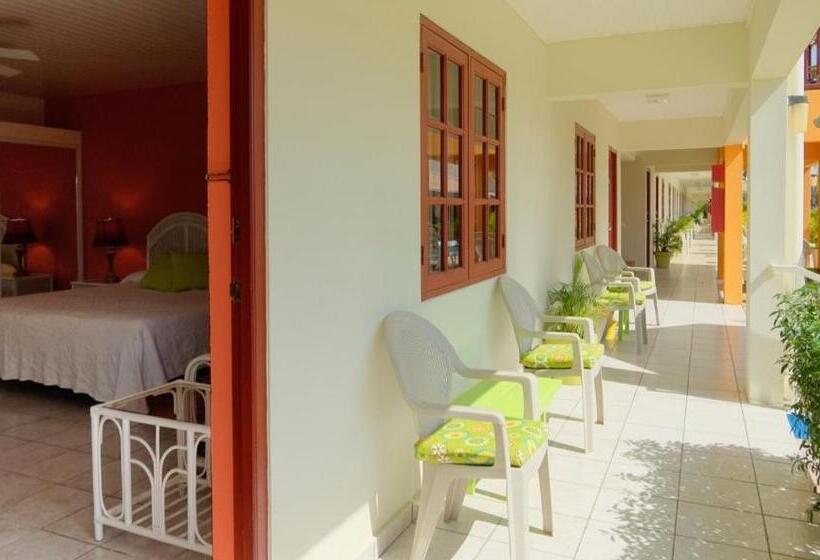 هتل Aruba Quality Apartments & Suites