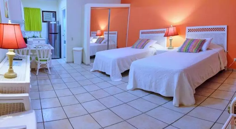 هتل Aruba Quality Apartments & Suites