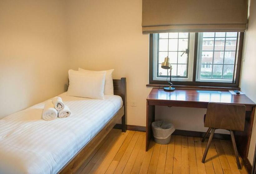 هتل West Court  Jesus College