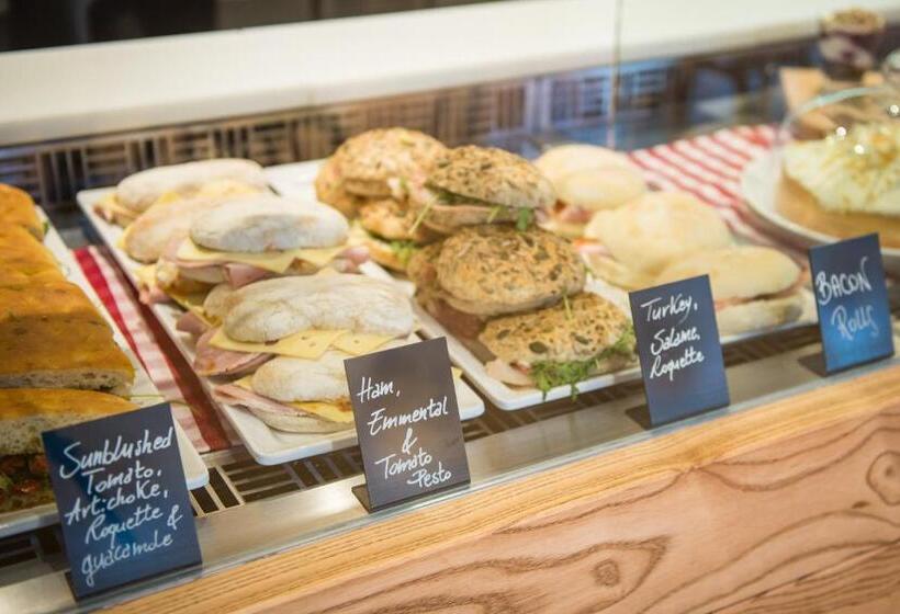 هتل West Court  Jesus College