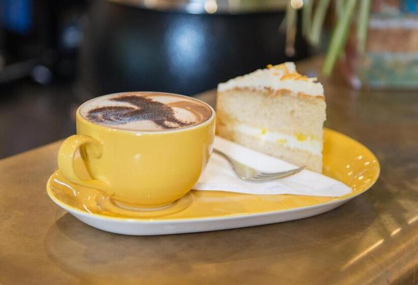 هتل West Court  Jesus College