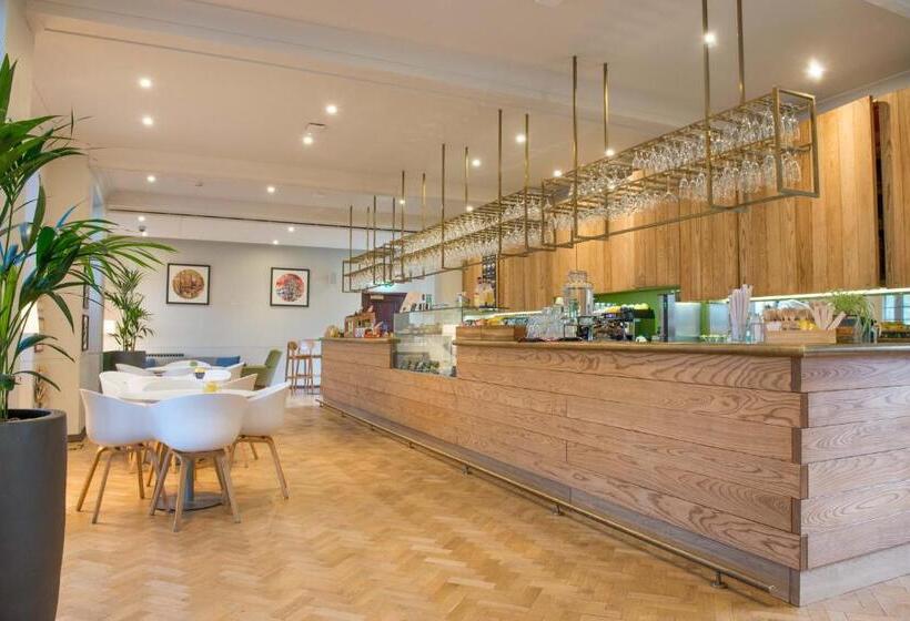 هتل West Court  Jesus College