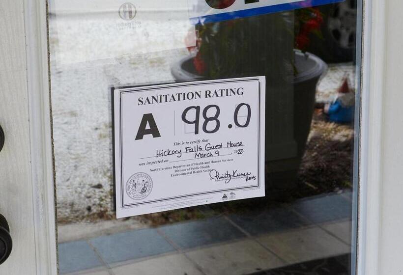 מוטל Hickory Falls Inn