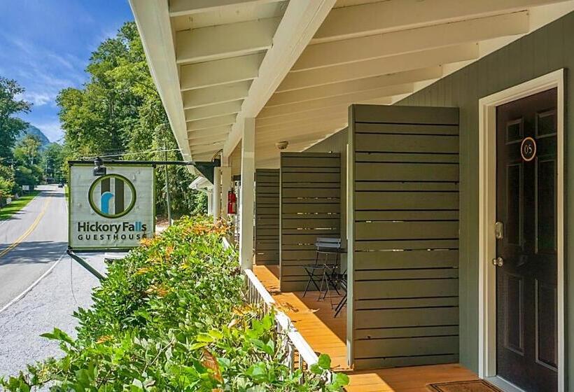 מוטל Hickory Falls Inn