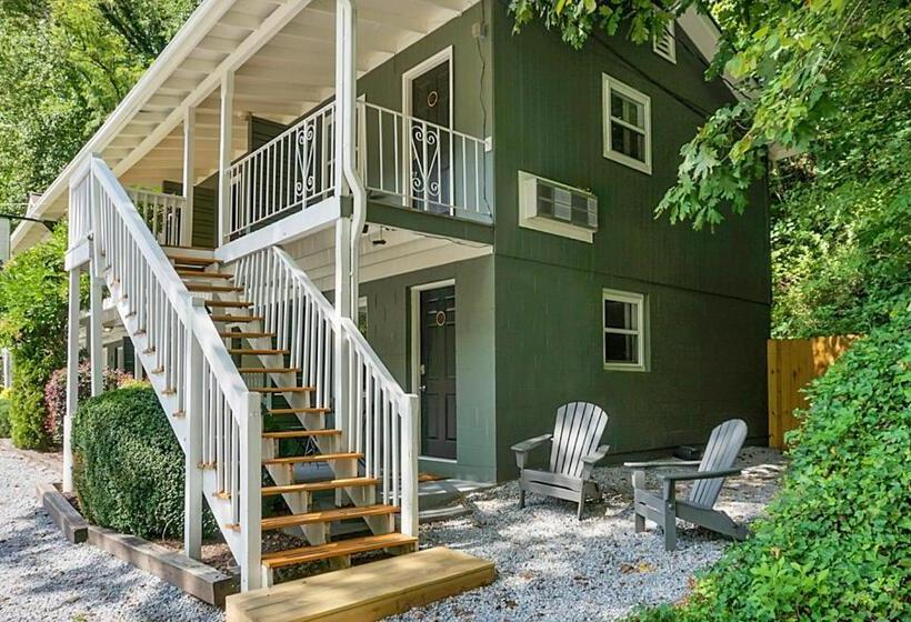 מוטל Hickory Falls Inn