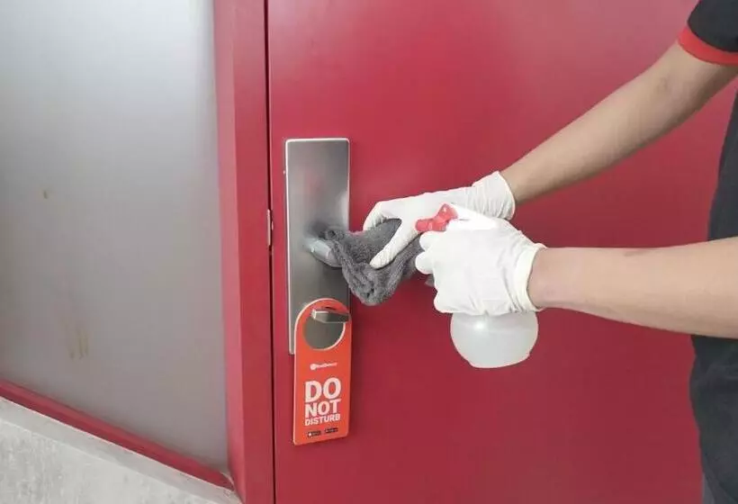 Majatalo Reddoorz Near Botani Square Mall