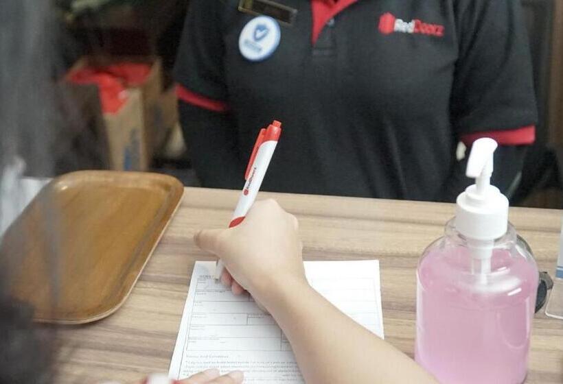 Pansiyon Reddoorz Near Botani Square Mall