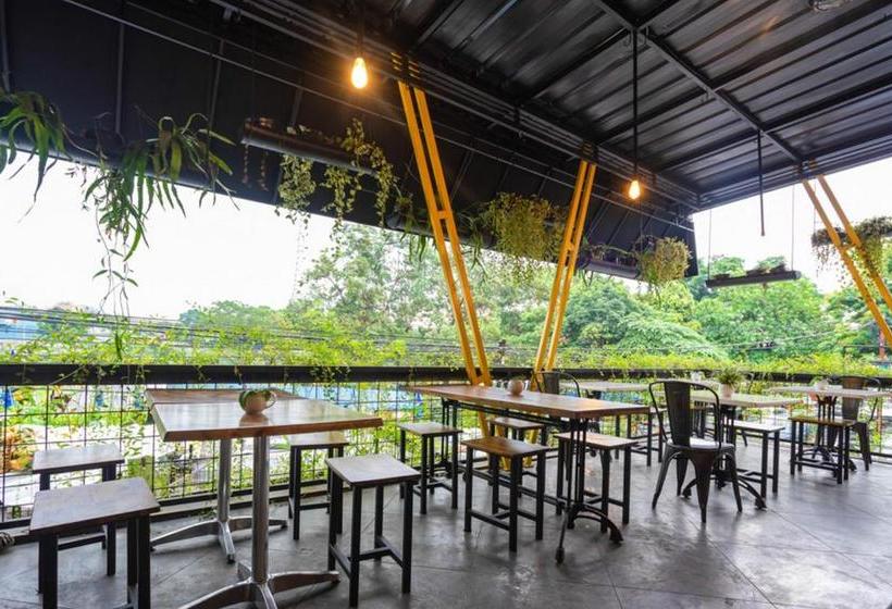 Pansiyon Reddoorz Near Botani Square Mall