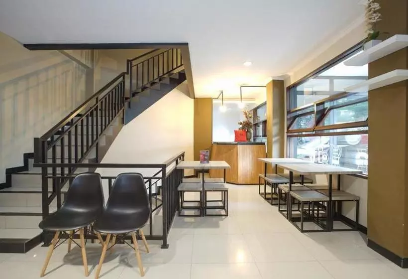 Majatalo Reddoorz Near Botani Square Mall