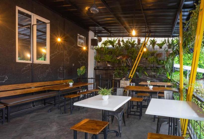 Pansiyon Reddoorz Near Botani Square Mall