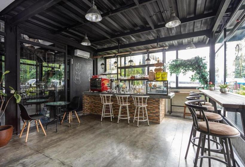 Pansiyon Reddoorz Near Botani Square Mall