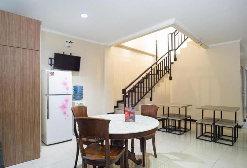 Pansiyon Reddoorz Near Botani Square Mall