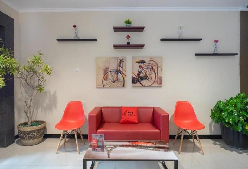 Pansiyon Reddoorz Near Botani Square Mall