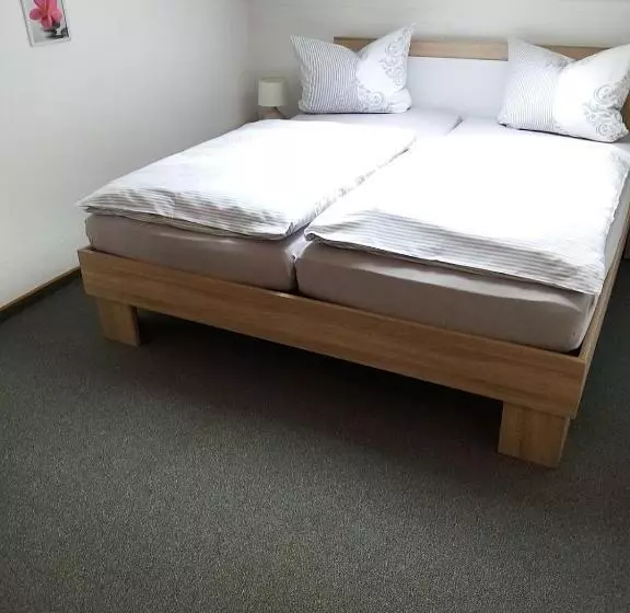 Retkeilymaja Gästehaus Dietrich