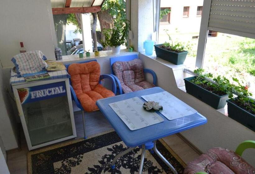 تختخواب و صبحانه Rzav