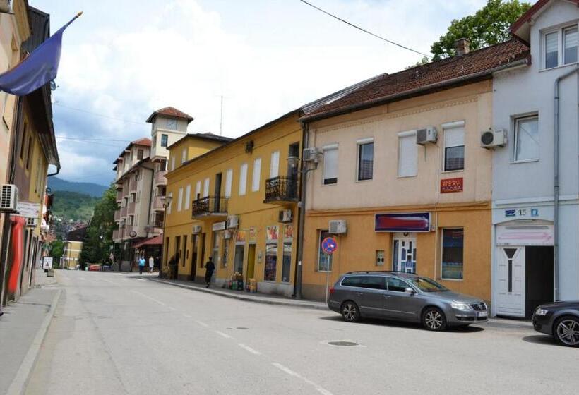 تختخواب و صبحانه Rzav