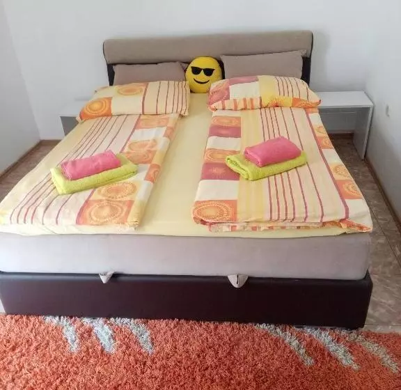 تختخواب و صبحانه Rzav