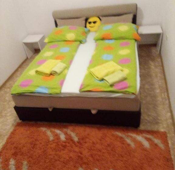 تختخواب و صبحانه Rzav