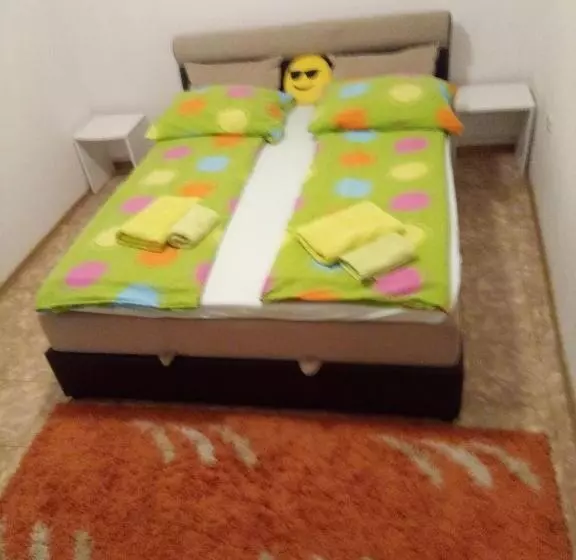 تختخواب و صبحانه Rzav