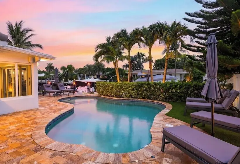 Coral Current By Avantstay Private Pool + Pool Table + Al Fresco Dining Canal Front + Boating