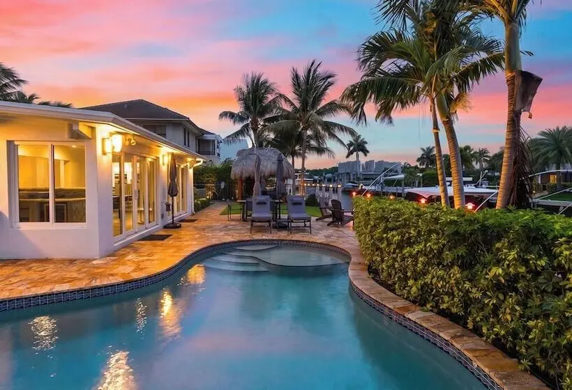 Coral Current By Avantstay Private Pool + Pool Table + Al Fresco Dining Canal Front + Boating