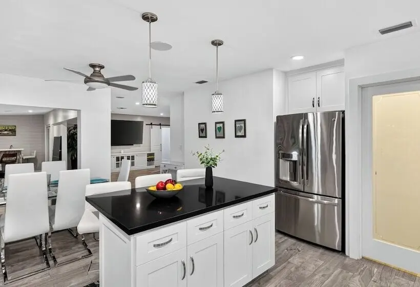 Coral Current By Avantstay Private Pool + Pool Table + Al Fresco Dining Canal Front + Boating