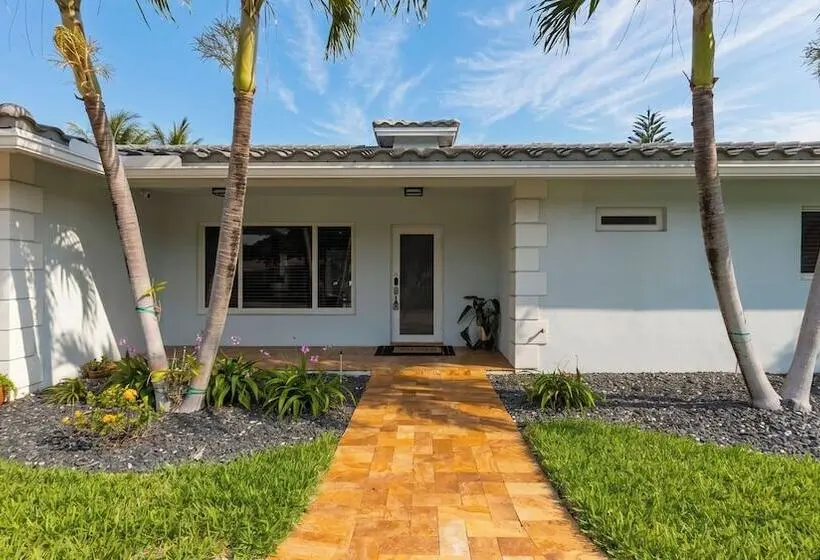 Coral Current By Avantstay Private Pool + Pool Table + Al Fresco Dining Canal Front + Boating