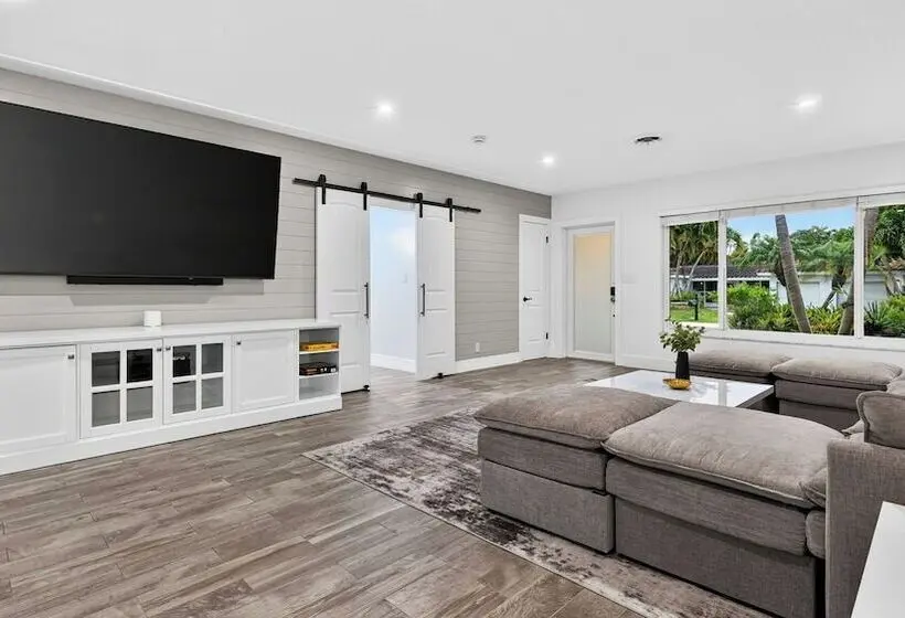 Coral Current By Avantstay Private Pool + Pool Table + Al Fresco Dining Canal Front + Boating