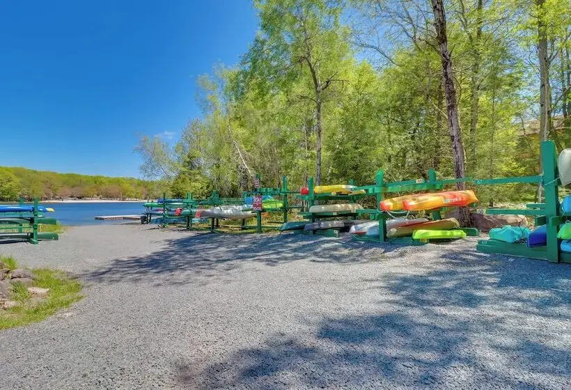 Game Room, Deck & Fire Pit! Pocono Mtn House