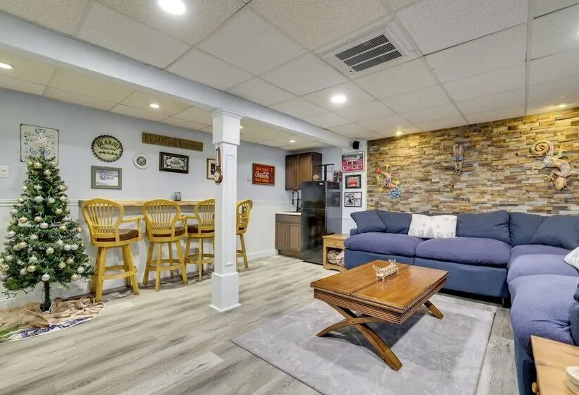 Game Room, Deck & Fire Pit! Pocono Mtn House
