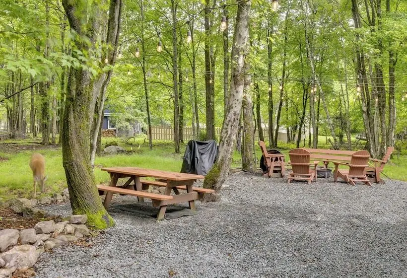 Game Room, Deck & Fire Pit! Pocono Mtn House