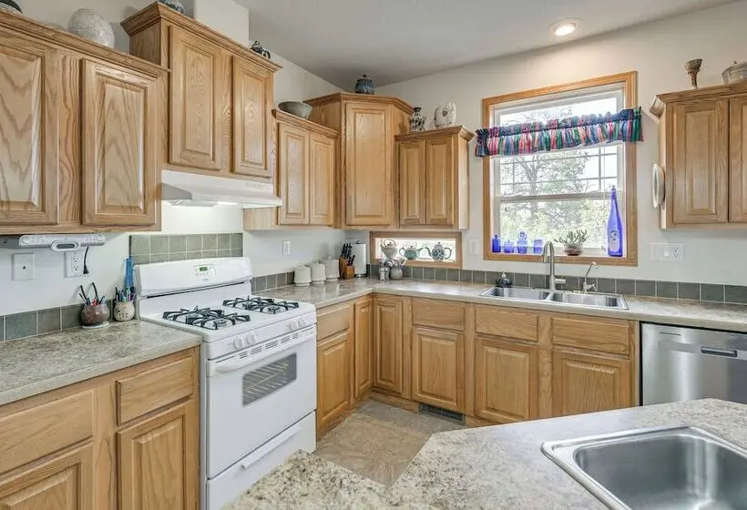 Quiet Porch & Deck! Dog Friendly Home Near Durango