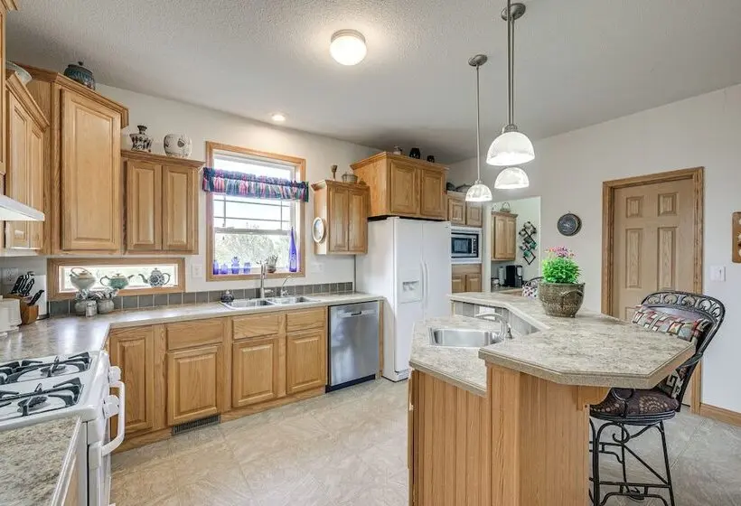Quiet Porch & Deck! Dog Friendly Home Near Durango