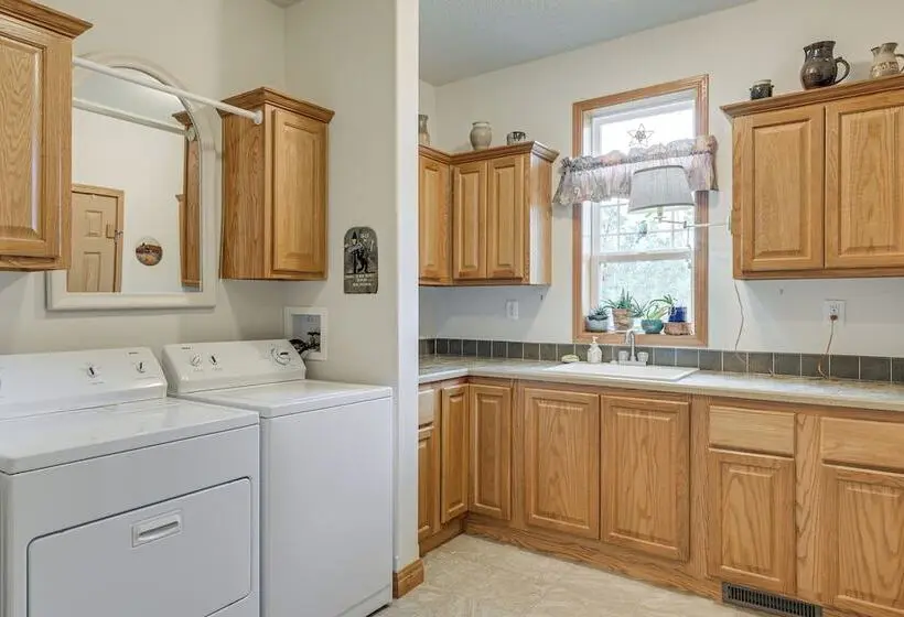 Quiet Porch & Deck! Dog Friendly Home Near Durango