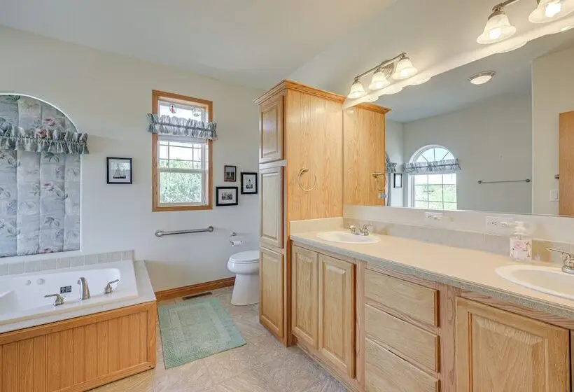 Quiet Porch & Deck! Dog Friendly Home Near Durango