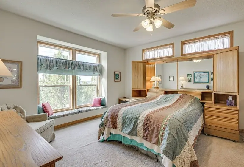 Quiet Porch & Deck! Dog Friendly Home Near Durango