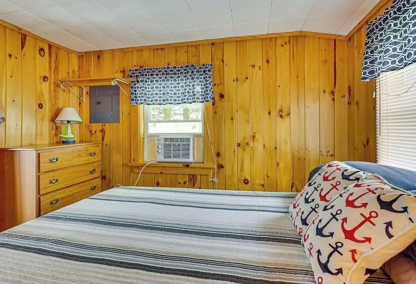 Sunset Views & Deck: Lake Champlain Cottage!