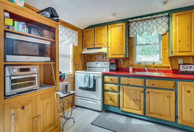Sunset Views & Deck: Lake Champlain Cottage!