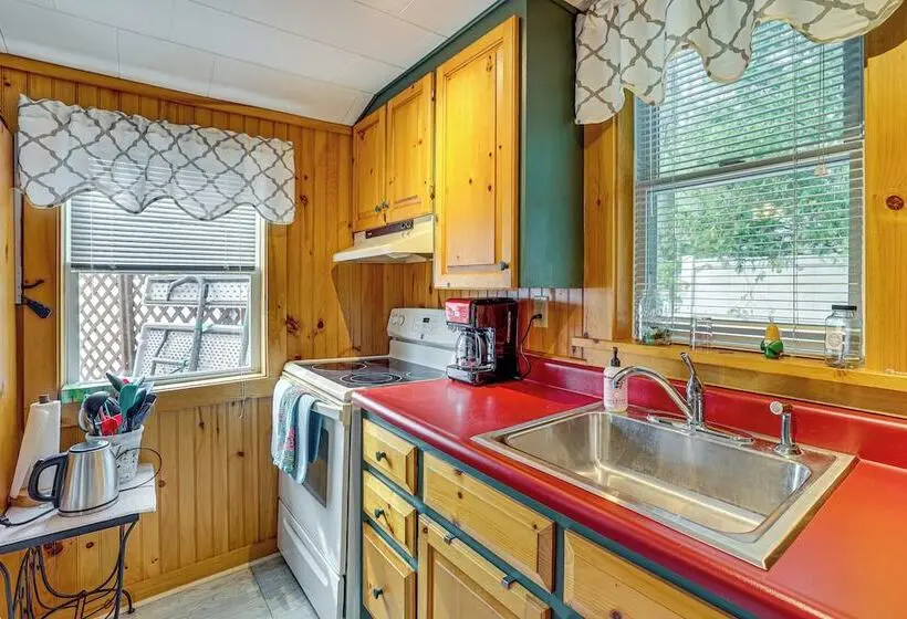 Sunset Views & Deck: Lake Champlain Cottage!