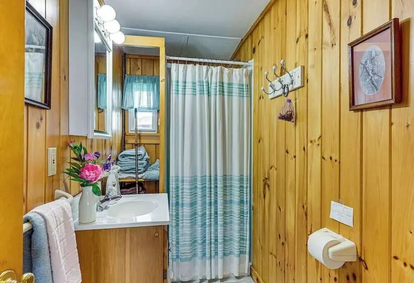 Sunset Views & Deck: Lake Champlain Cottage!