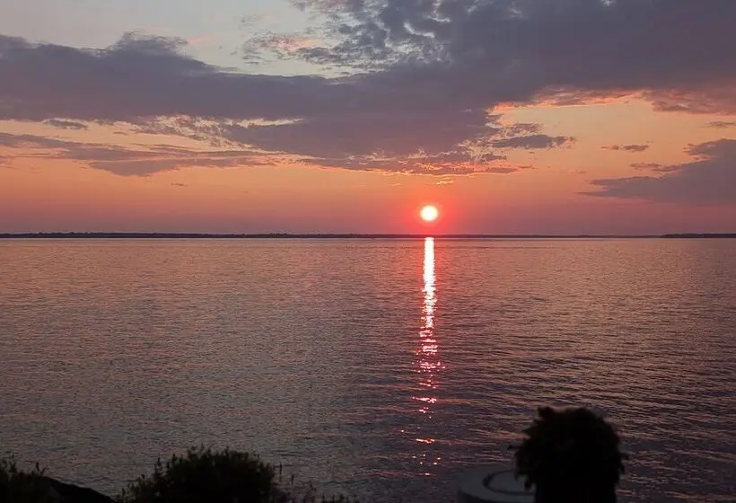 Sunset Views & Deck: Lake Champlain Cottage!