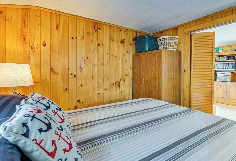 Sunset Views & Deck: Lake Champlain Cottage!